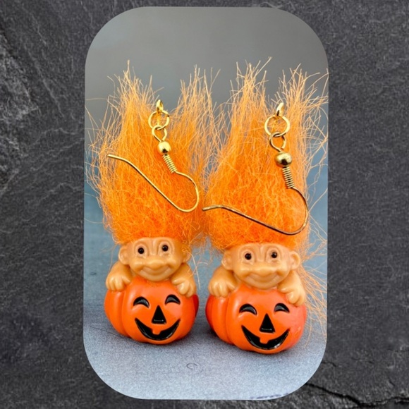 VINTAGE 90s Halloween Pumpkin Troll Doll Drop Earrings Russ Toys Trolls Movie - Picture 2 of 5